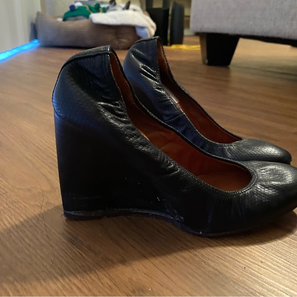 Lanvin black pumps with elastic. - Picture 2 of 6